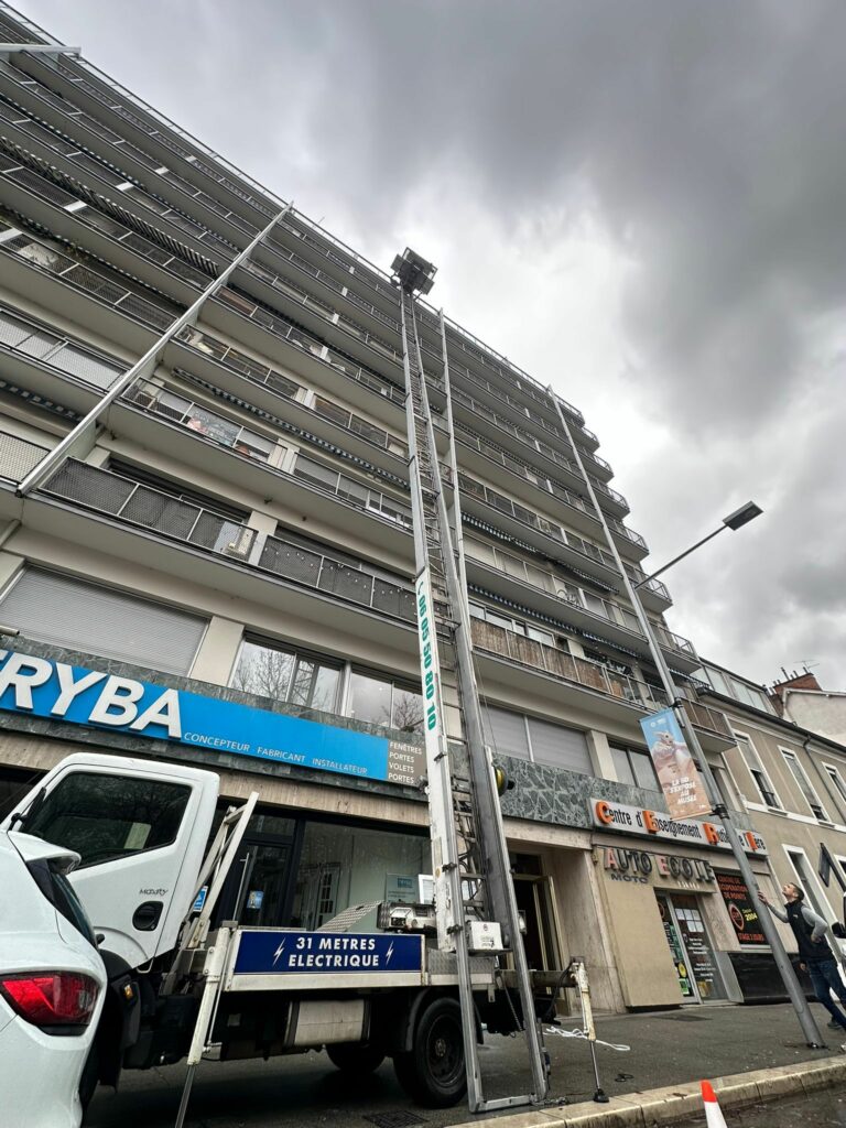 Location monte meuble Moirans (38430) avec nacelle de déménagement Monte-Meuble-Isère