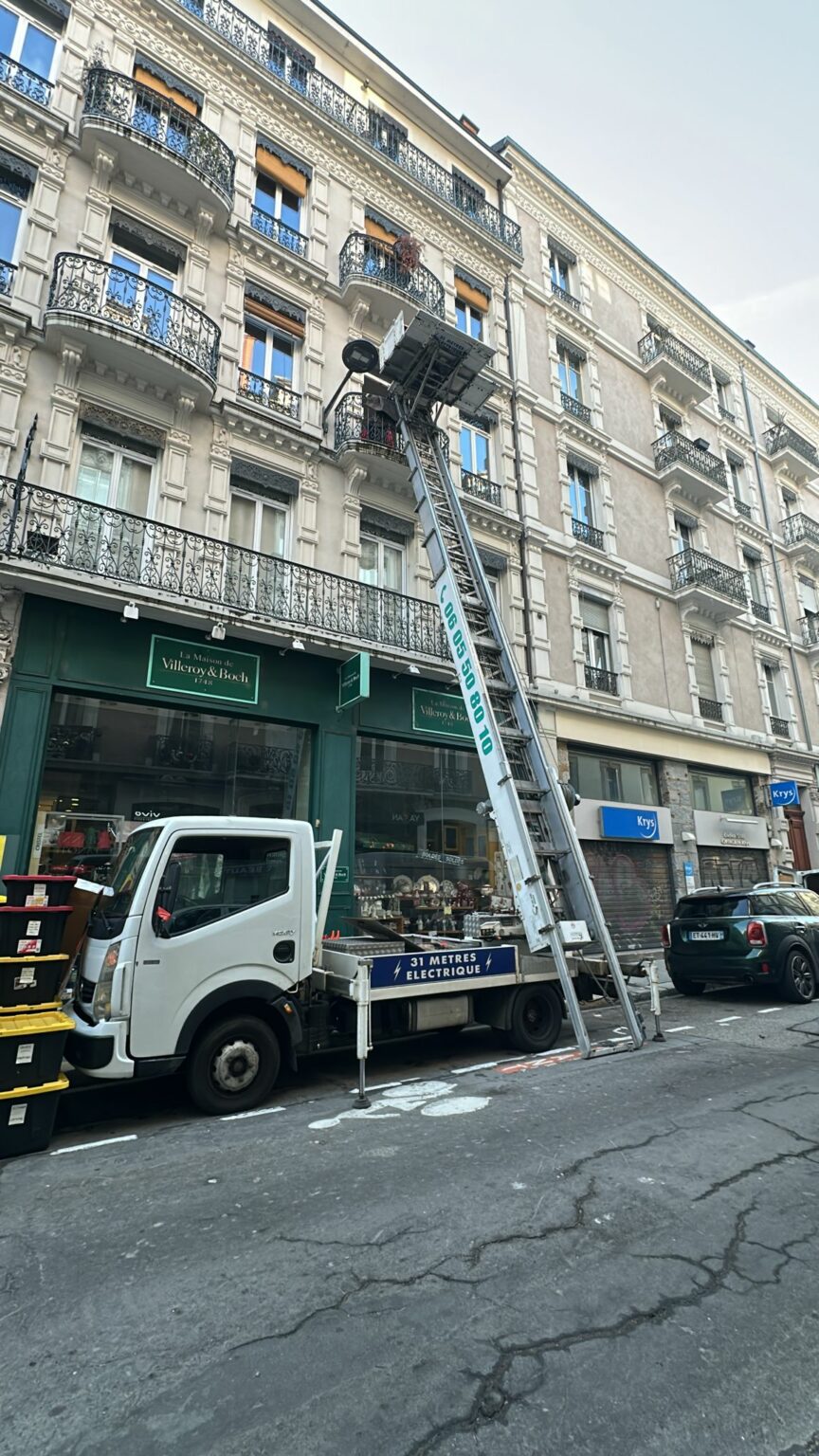 Location monte meuble la versoud